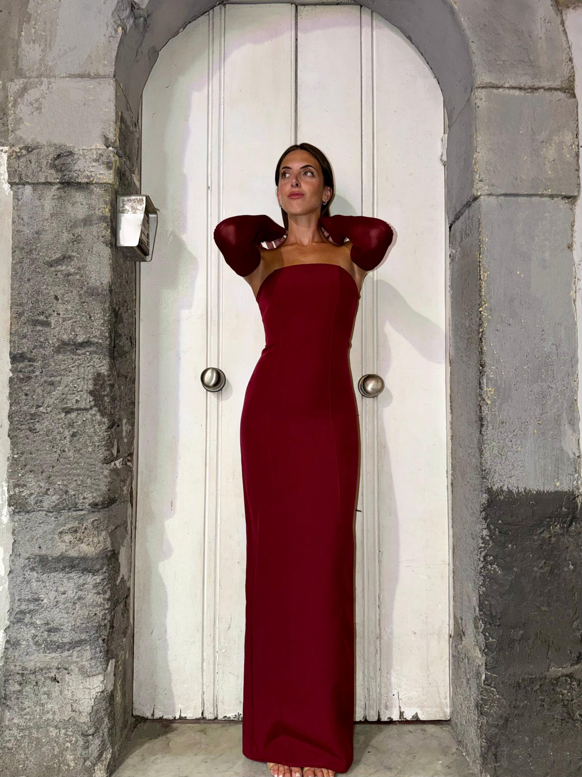 Abito lungo bustier bordeaux con guanti Kostumn