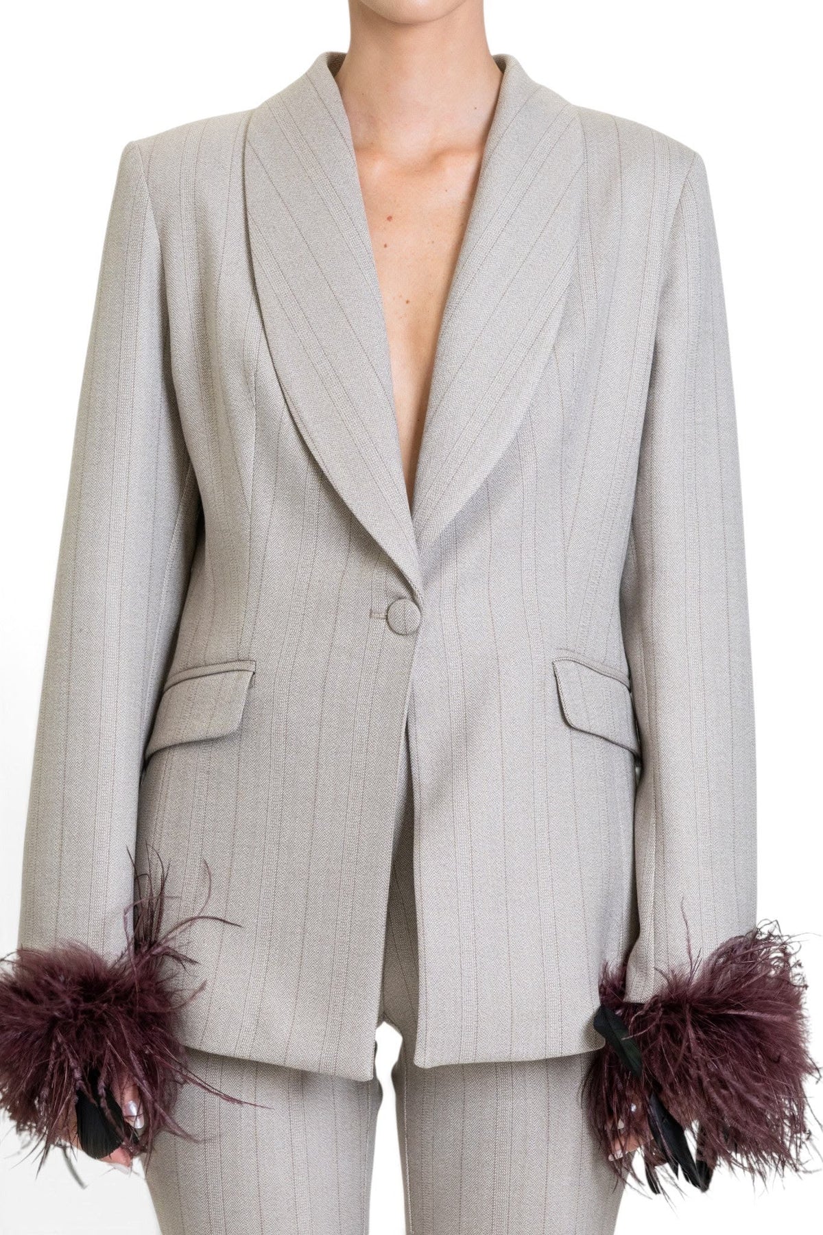 Tailleur monopetto con piuma removibile Dramée