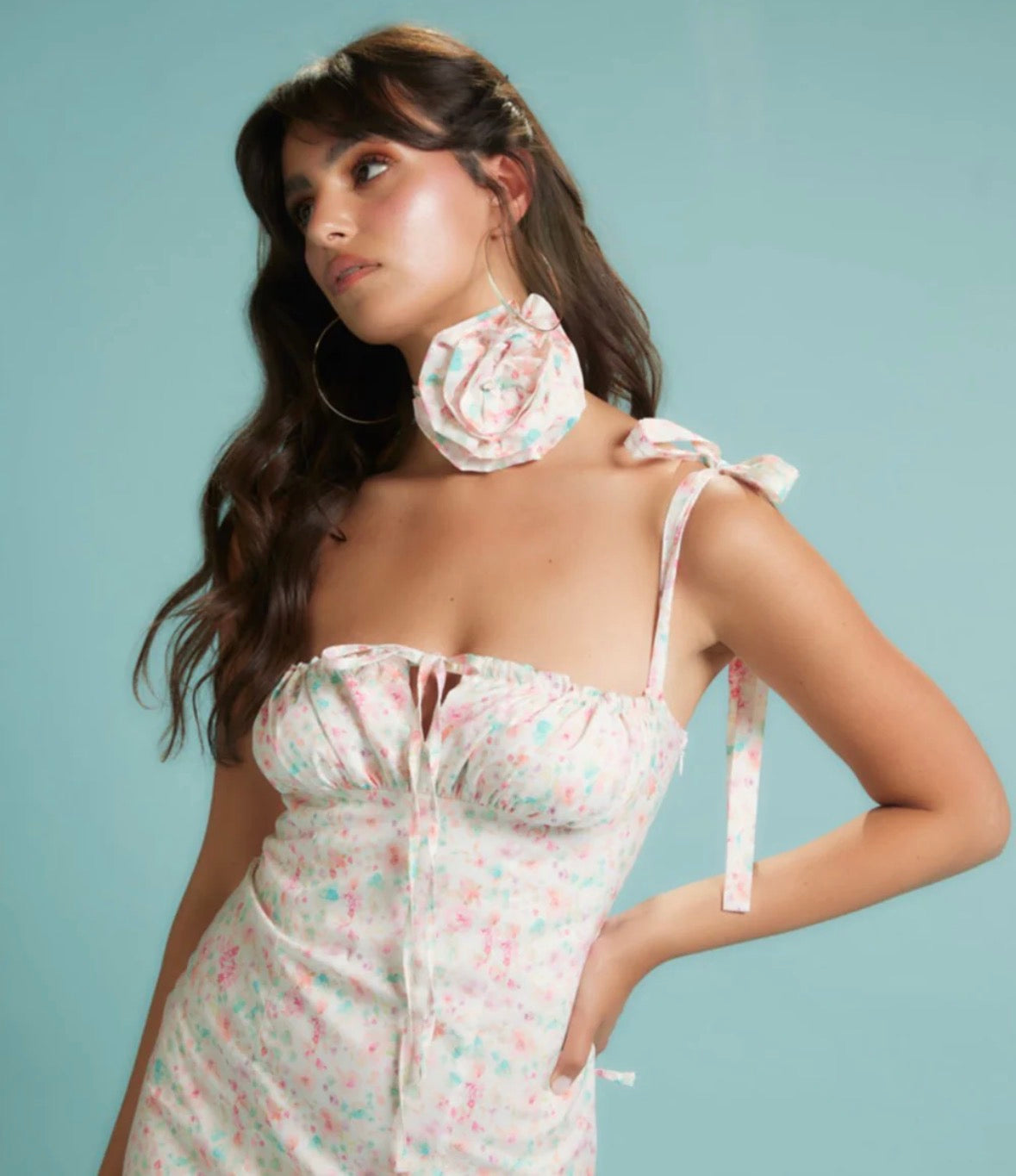 Abito stringato con fiorellini Kostumn