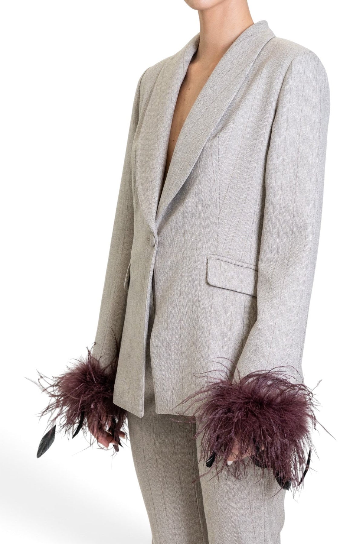 Tailleur monopetto con piuma removibile Dramée