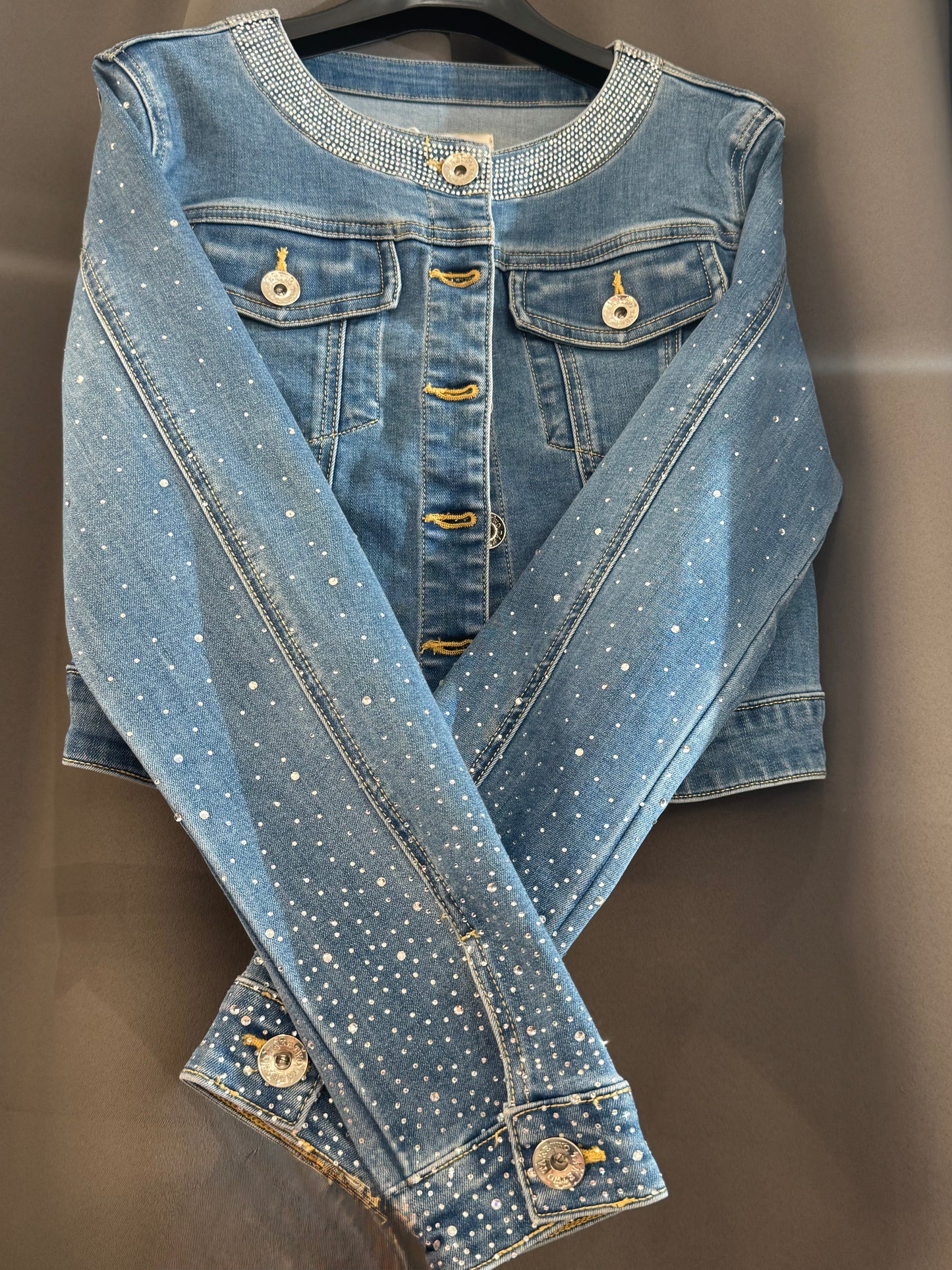 Giubbino in denim corto con strass e collo gioiello Take Two