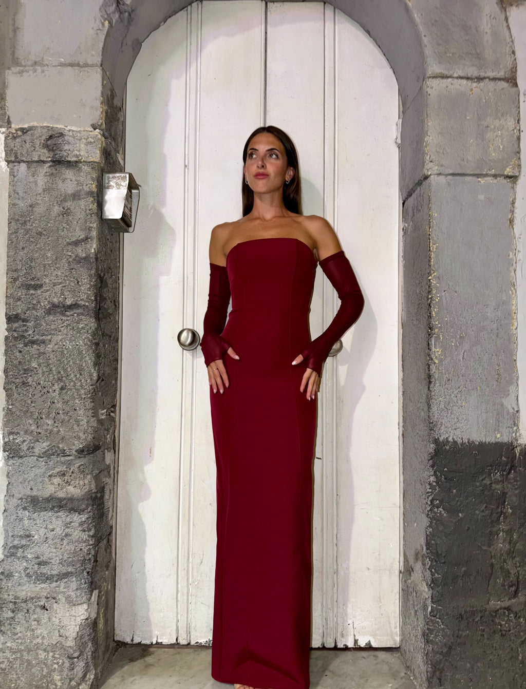 Abito lungo bustier bordeaux con guanti Kostumn