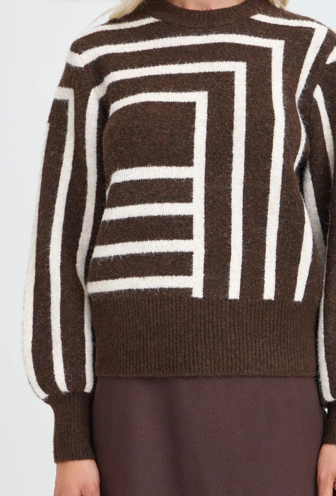 Maglione Donna Marrone con Motivo Geometrico Bianco